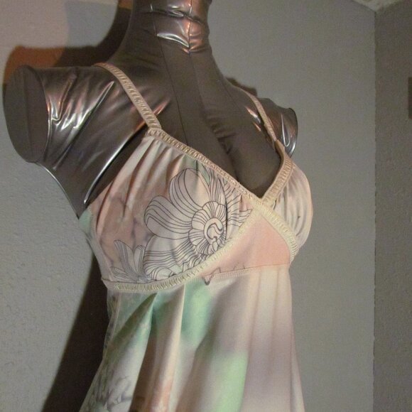 Lululemon Strappy Pastel Floral Built in Bra Adjustable Waist Size 4 - Picture 7 of 9